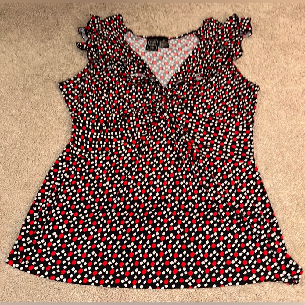 Suzie In The City Polka Dot V Neck Sleeveless Blouse. Size XL